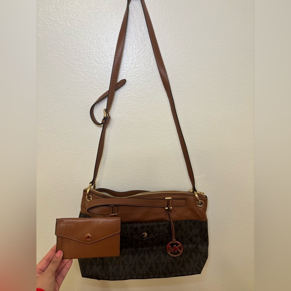 Michael Kors Crossbody Bag and wallet in Brown and Tan